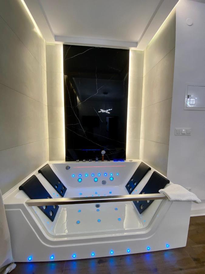 Apartament Z Jacuzzi Cracóvia Exterior foto